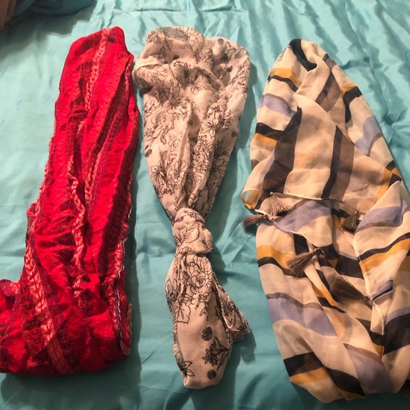 SCARVES - Picture 8 of 8